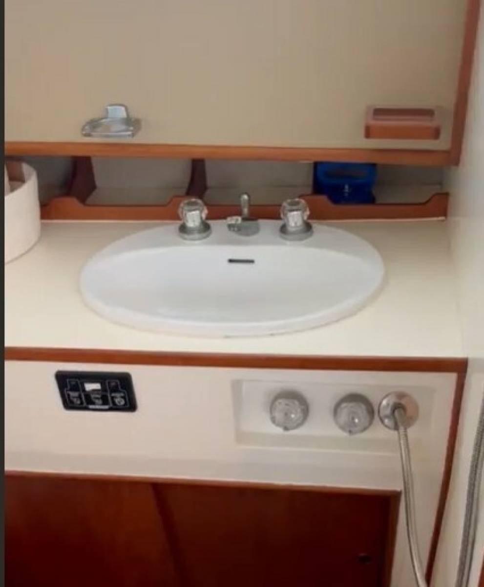 1983 Grand Banks Classic 36