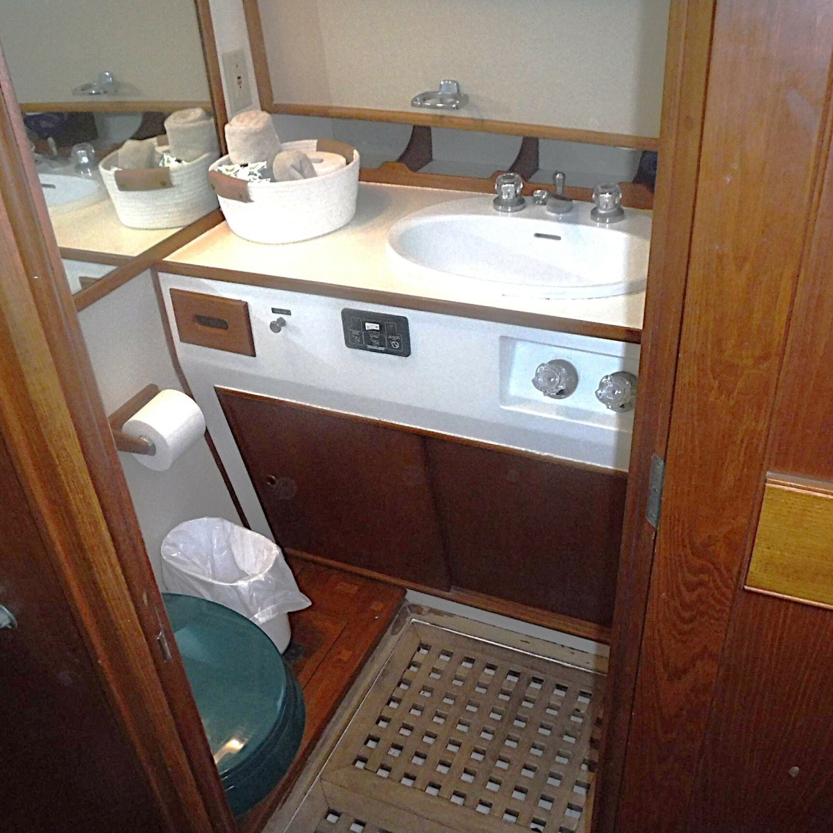 1983 Grand Banks Classic 36