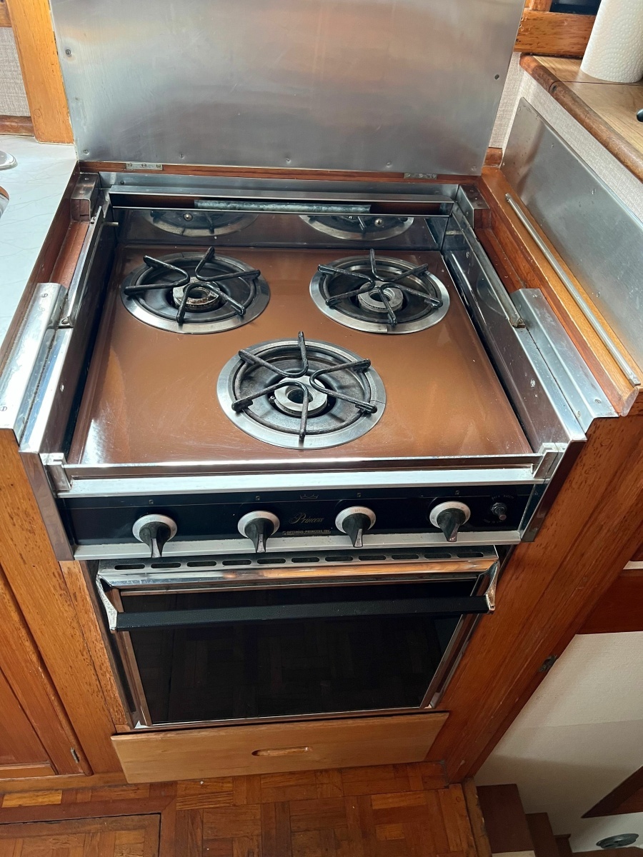 1983 Grand Banks Classic 36