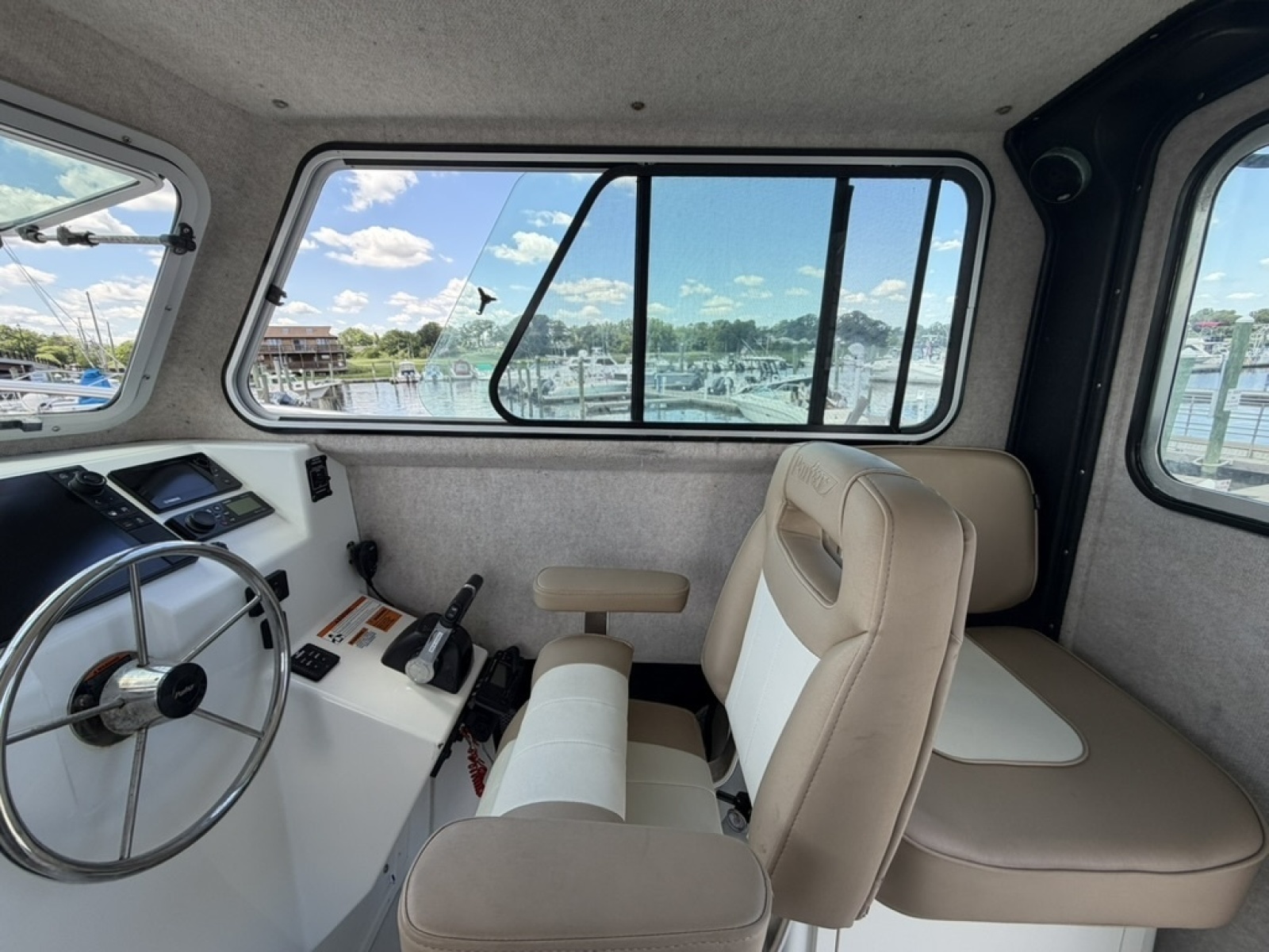 2018 Parker 2520 XL Sports Cabin