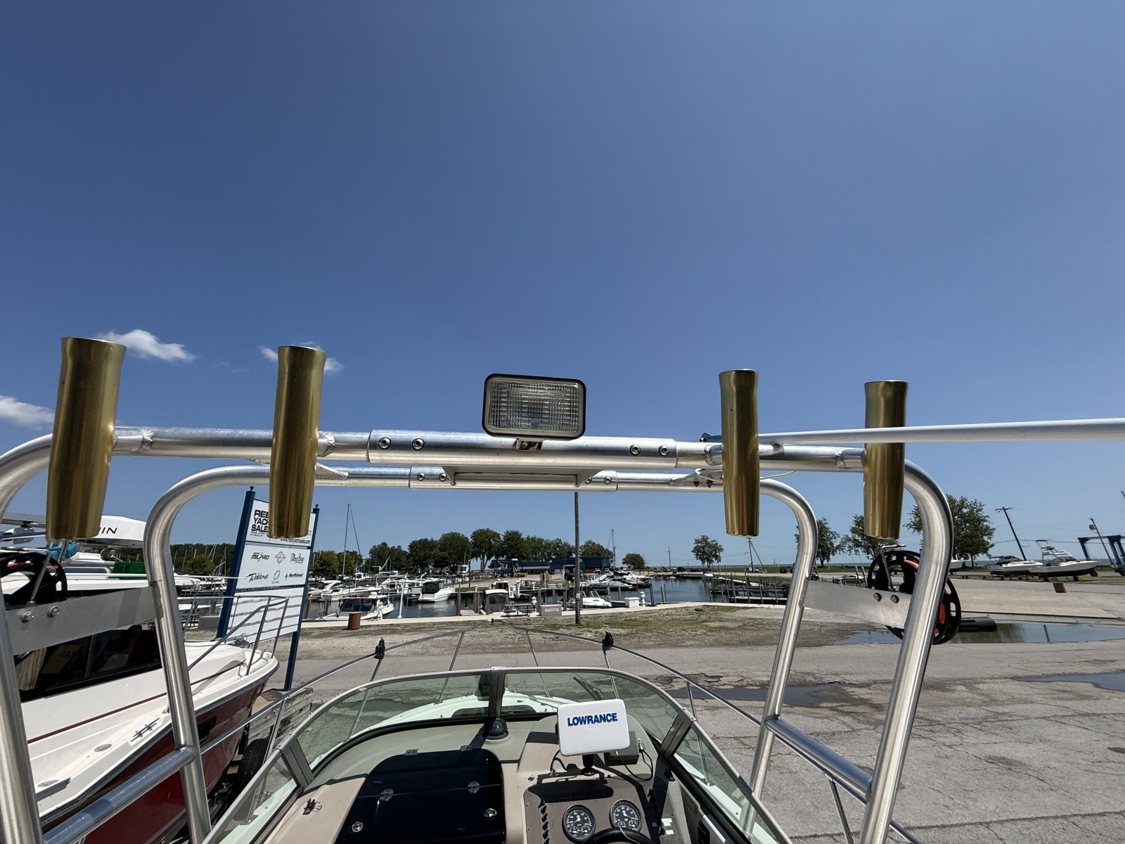 21ft Bayliner Yacht For Sale