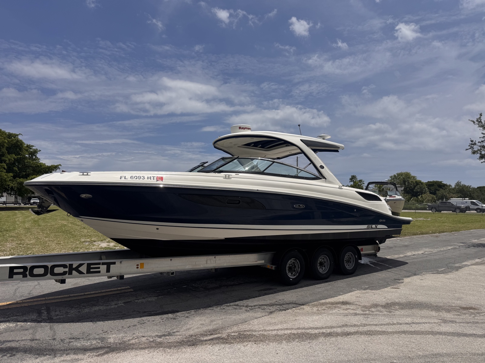 2016 Sea Ray 350 SLX