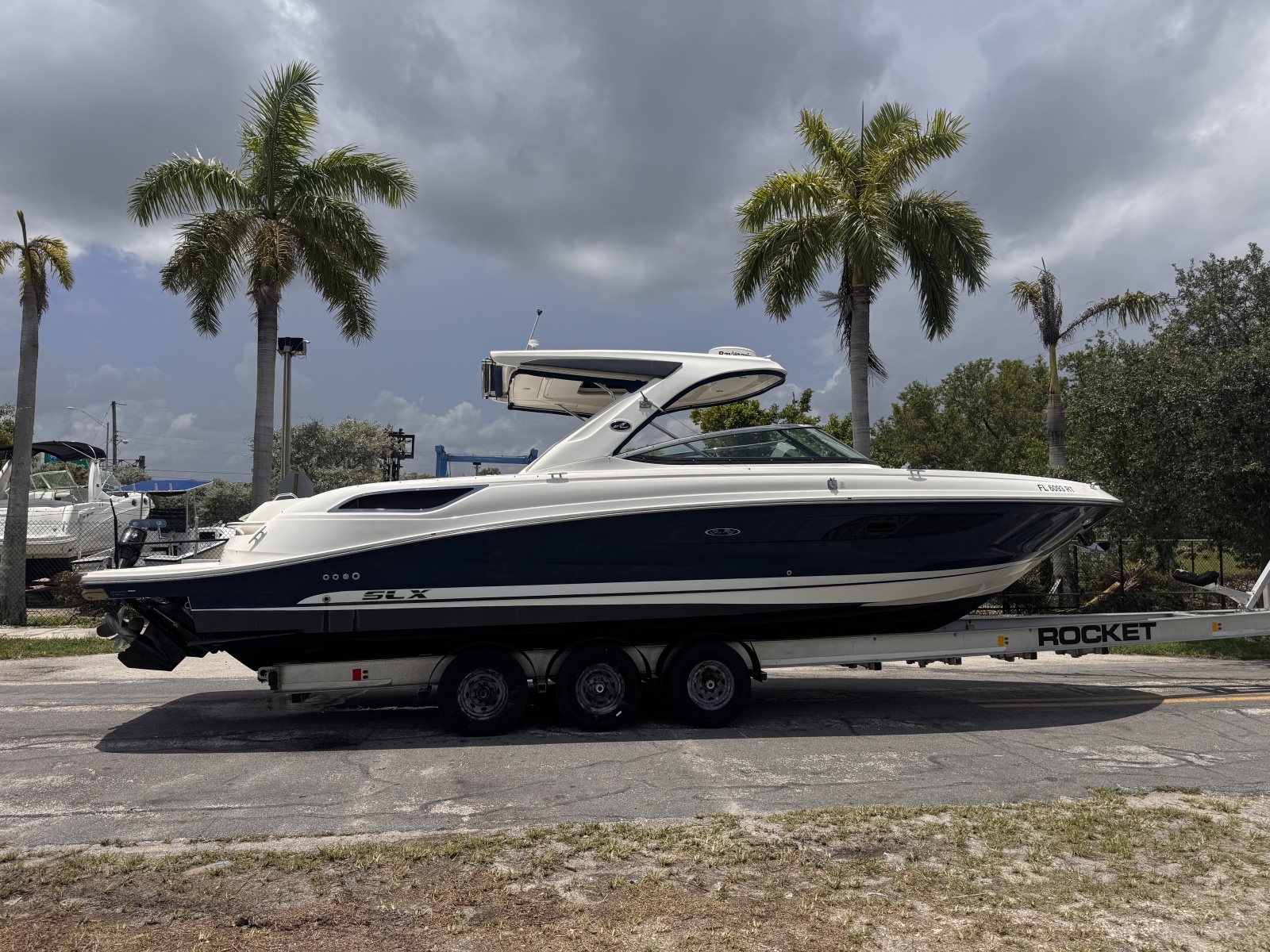 2016 Sea Ray 350 SLX