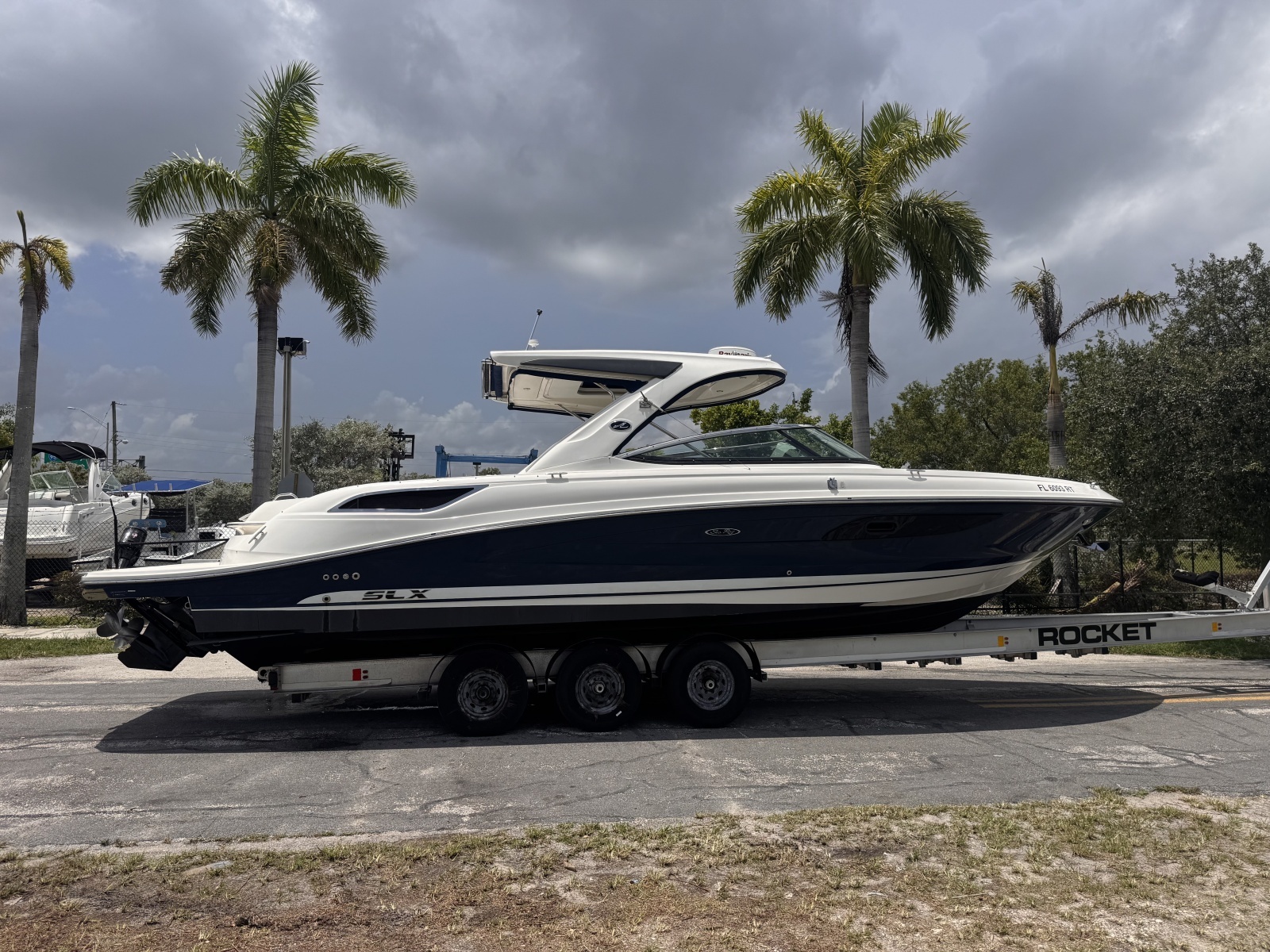 2016 Sea Ray 350 SLX