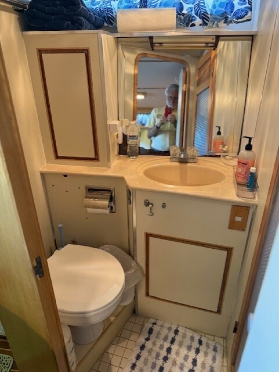 1990 Vista Sun Deck Trawler