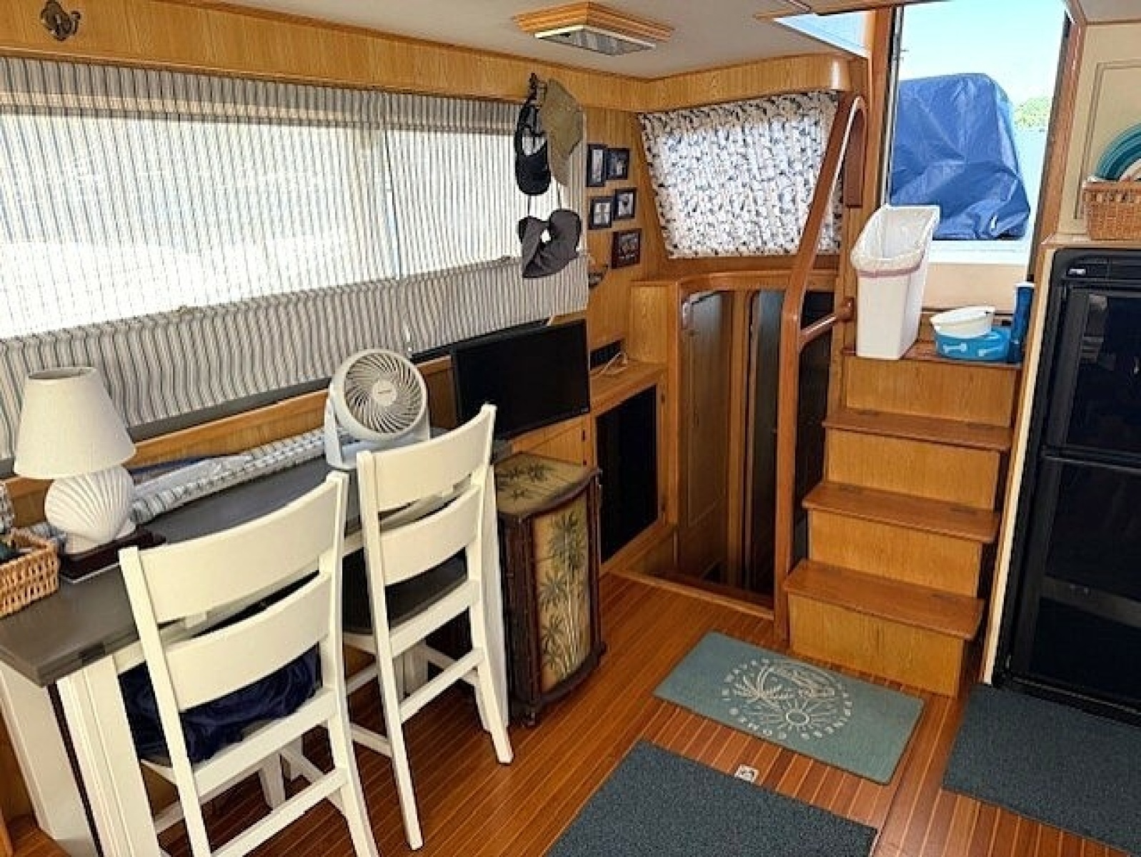 1990 Vista Sun Deck Trawler