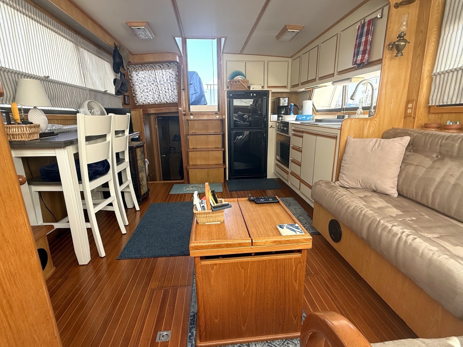 1990 Vista Sun Deck Trawler