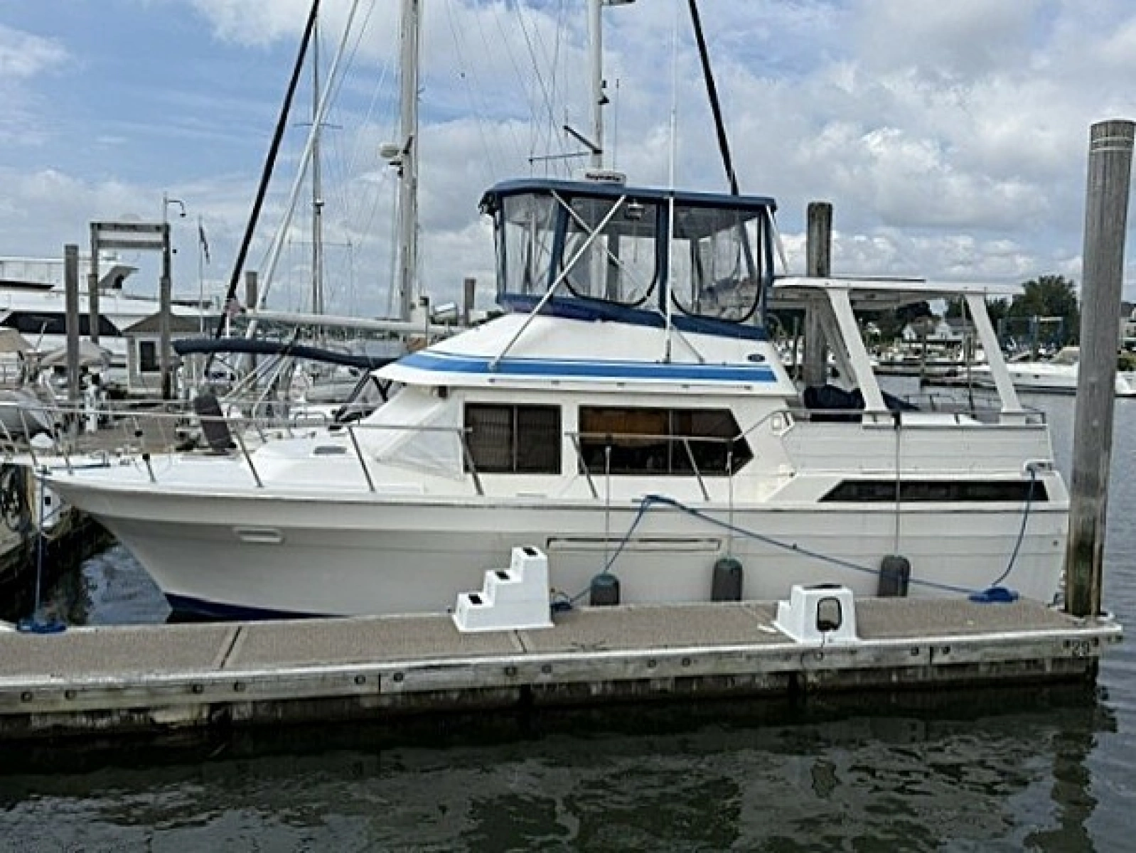 1990 Vista Sun Deck Trawler