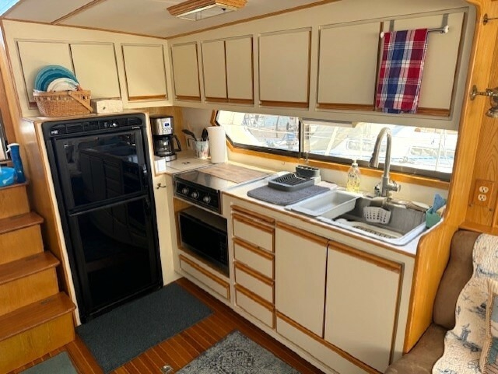 1990 Vista Sun Deck Trawler