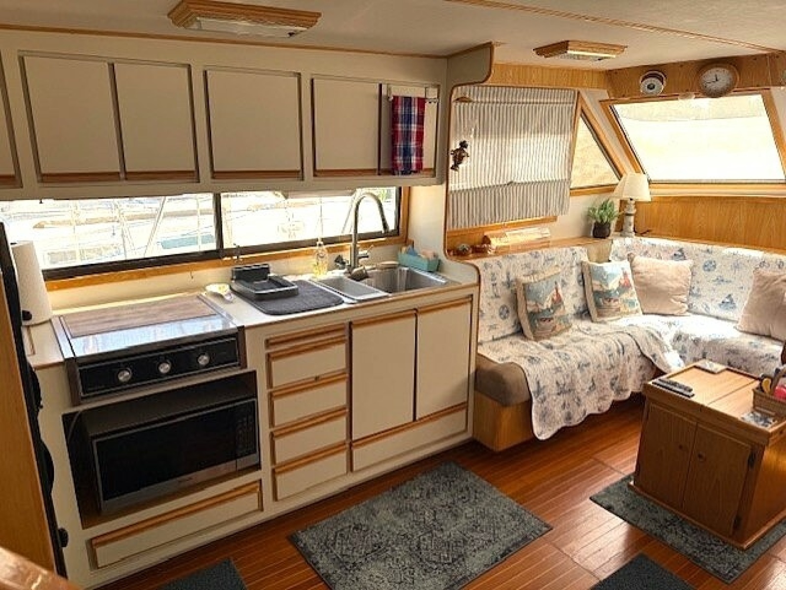 1990 Vista Sun Deck Trawler