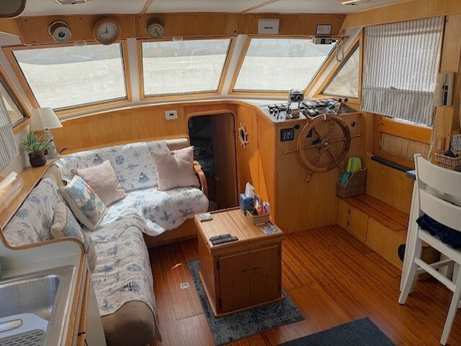 1990 Vista Sun Deck Trawler