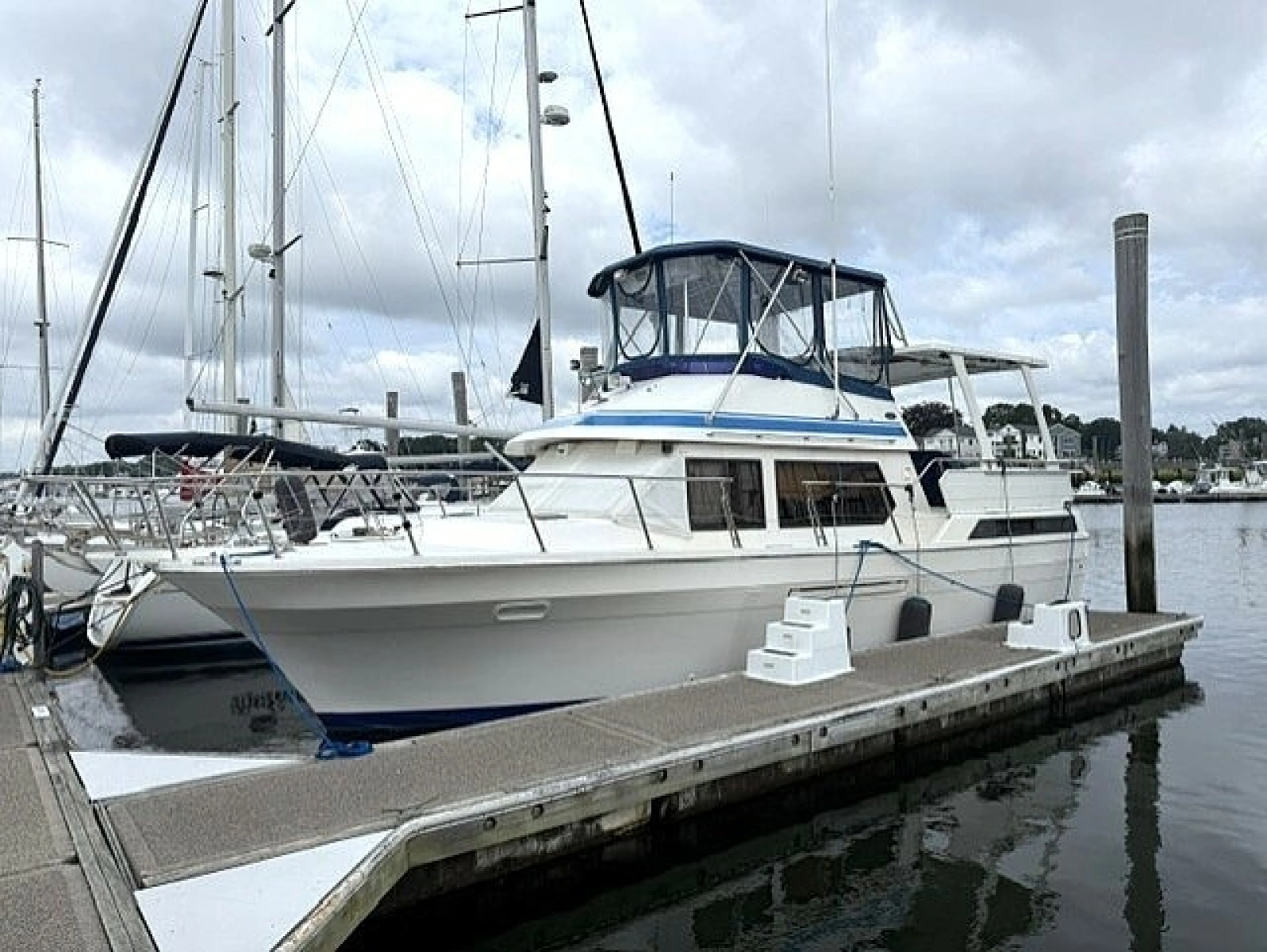 1990 Vista Sun Deck Trawler