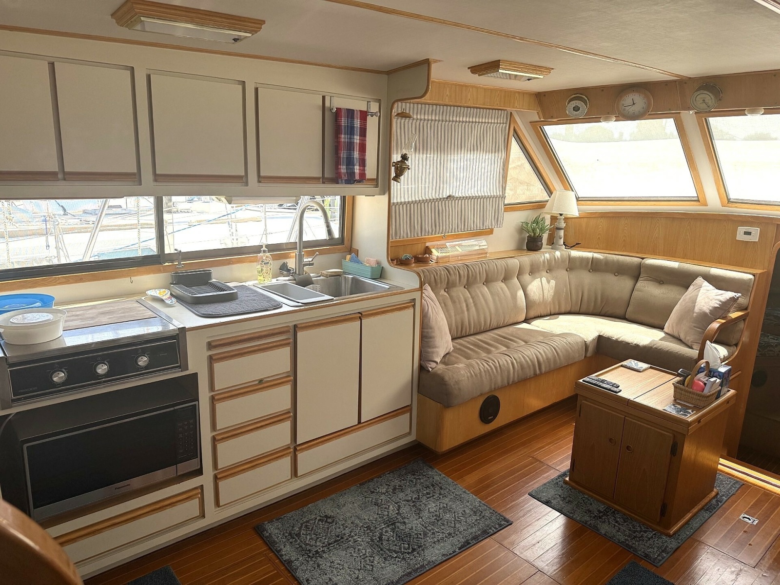 1990 Vista Sun Deck Trawler