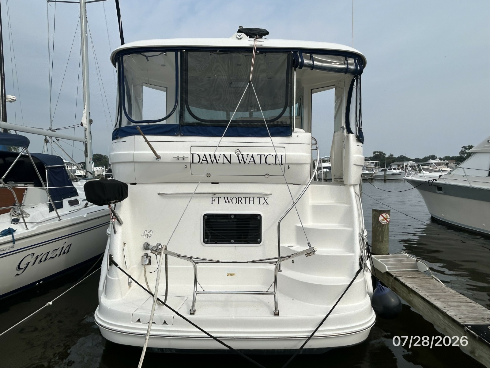 40' Sea Ray aft profile
