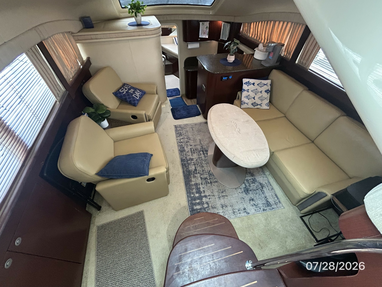 40' Sea Ray salon forward