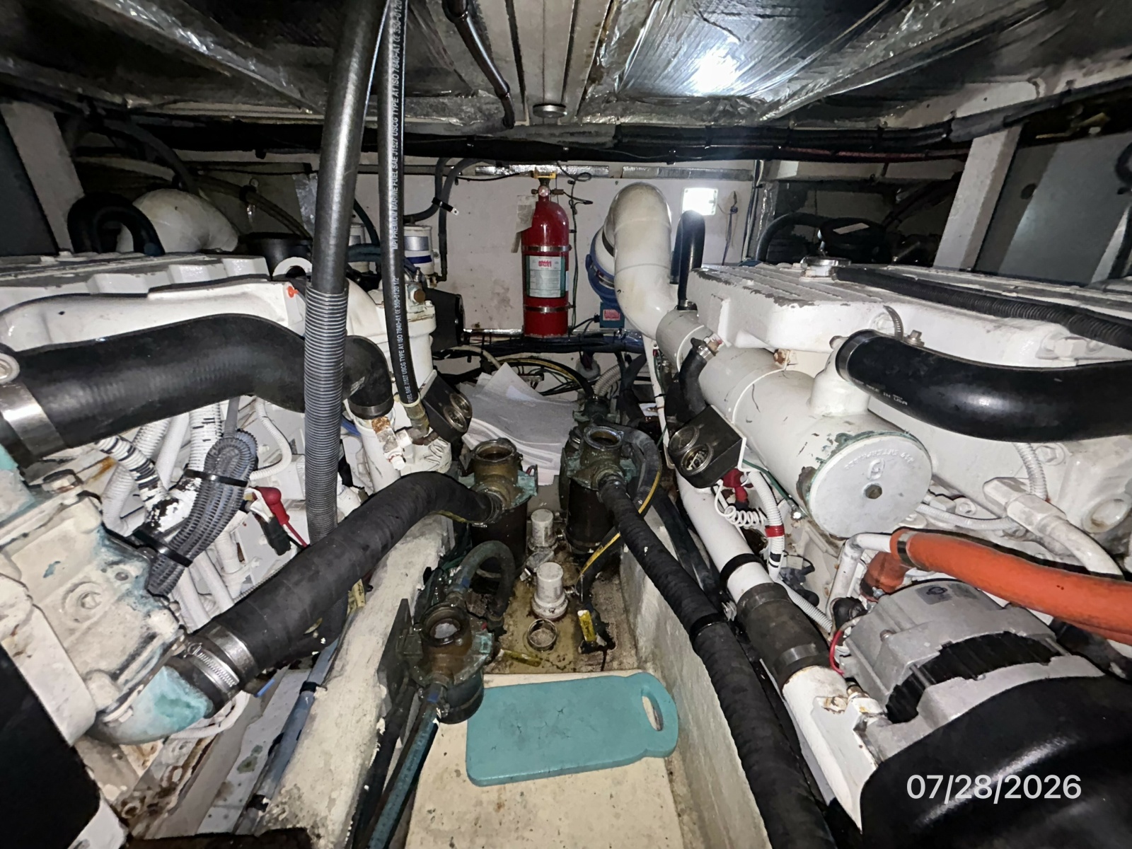 40' Sea Ray engine room aft