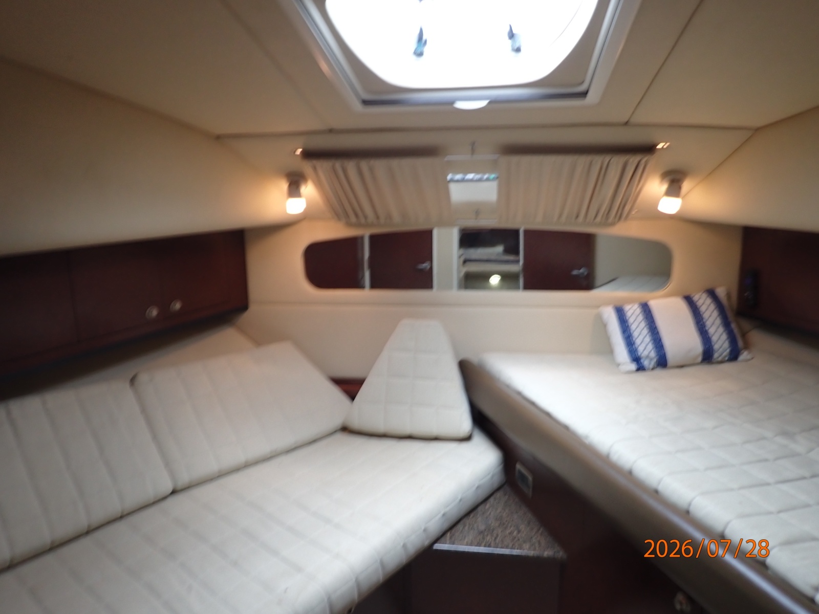 40' Sea Ray guest stateroom