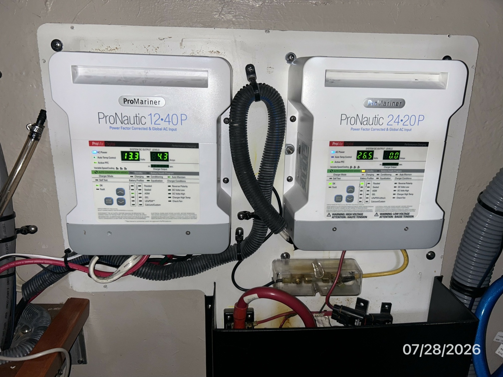 40' Sea Ray battery chargers
