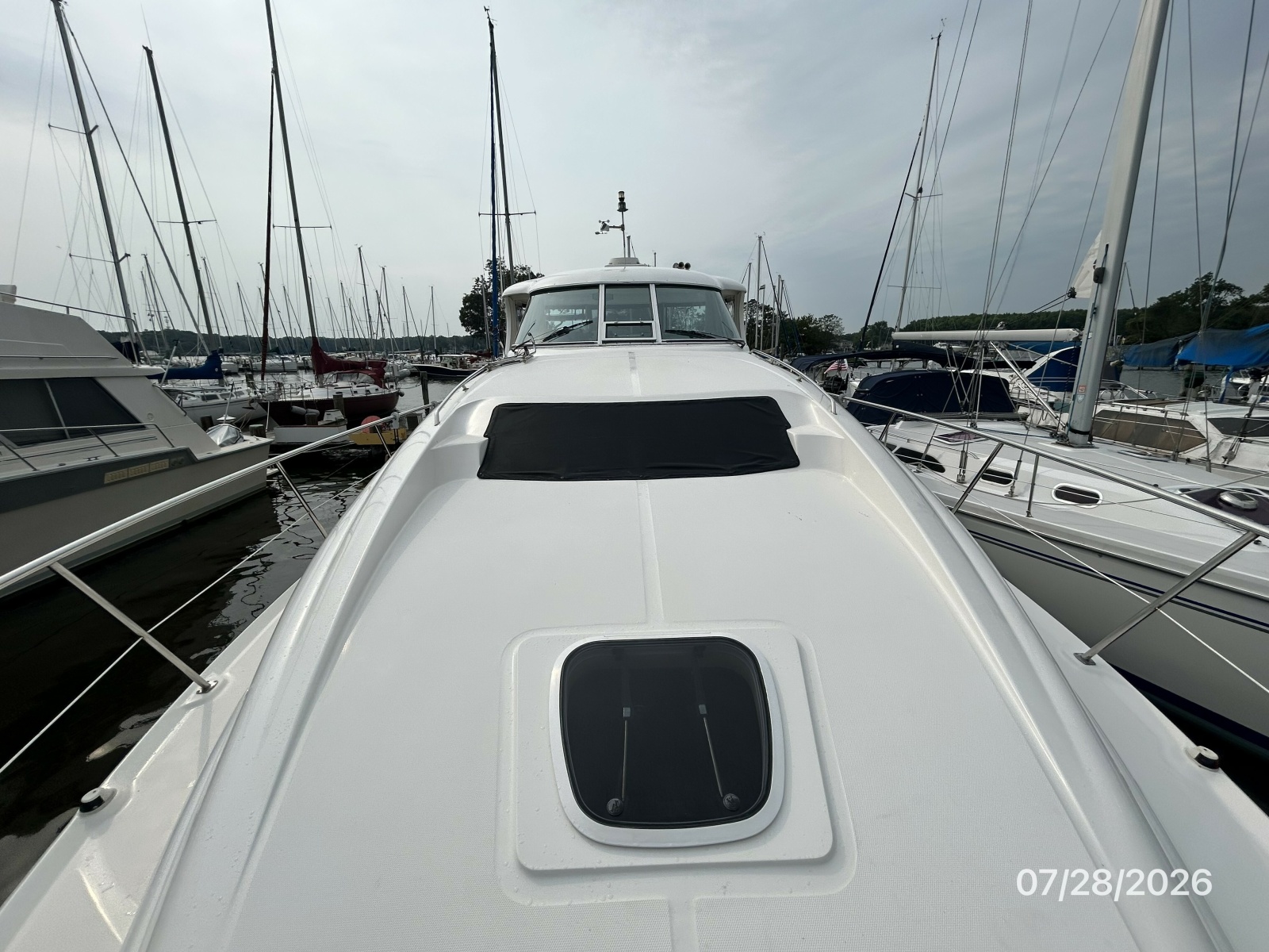 40' Sea Ray foredeck aft