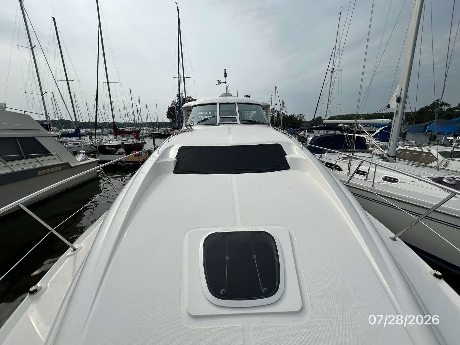 40' Sea Ray foredeck aft