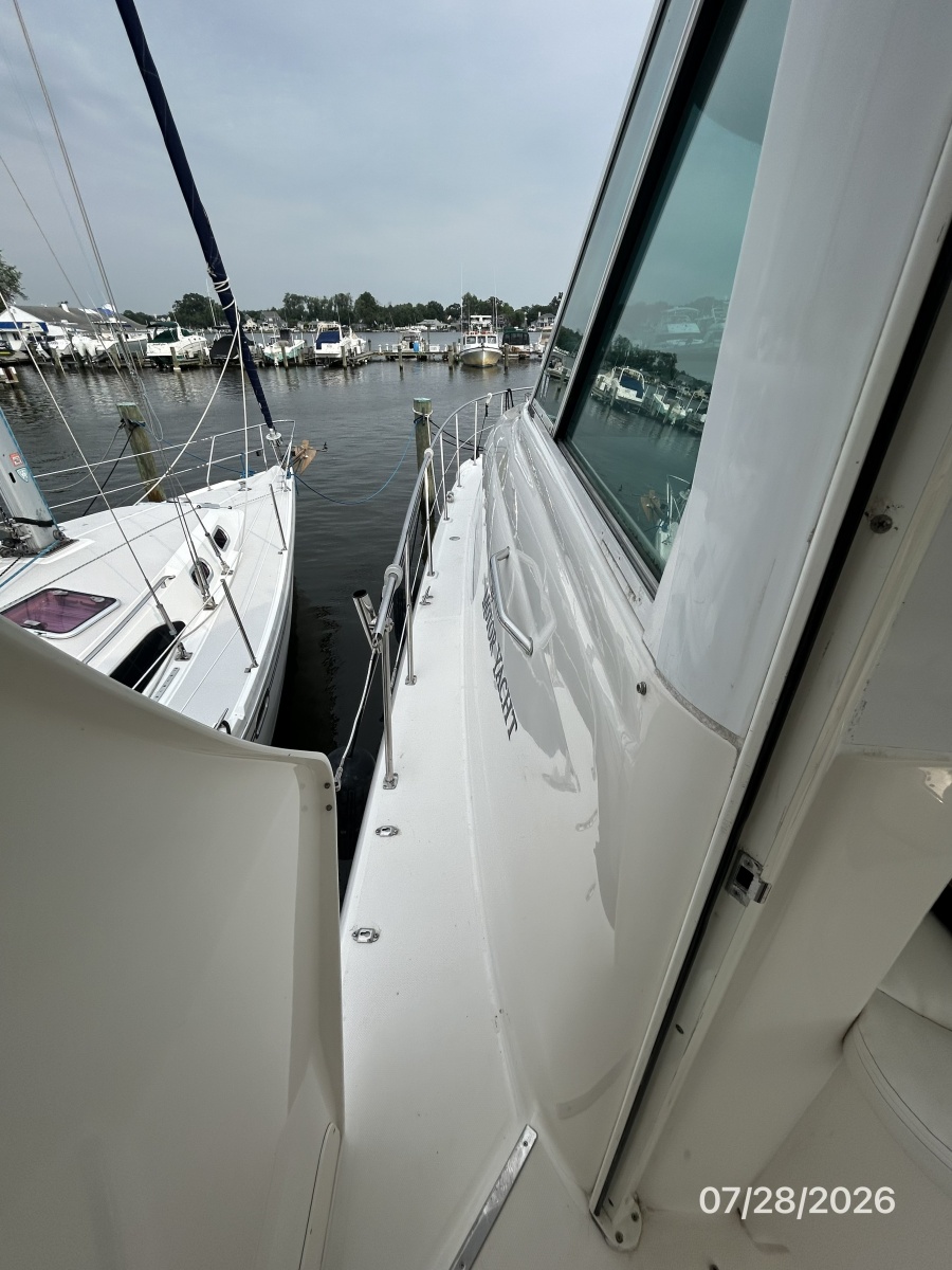 40' Sea Ray port side deck1