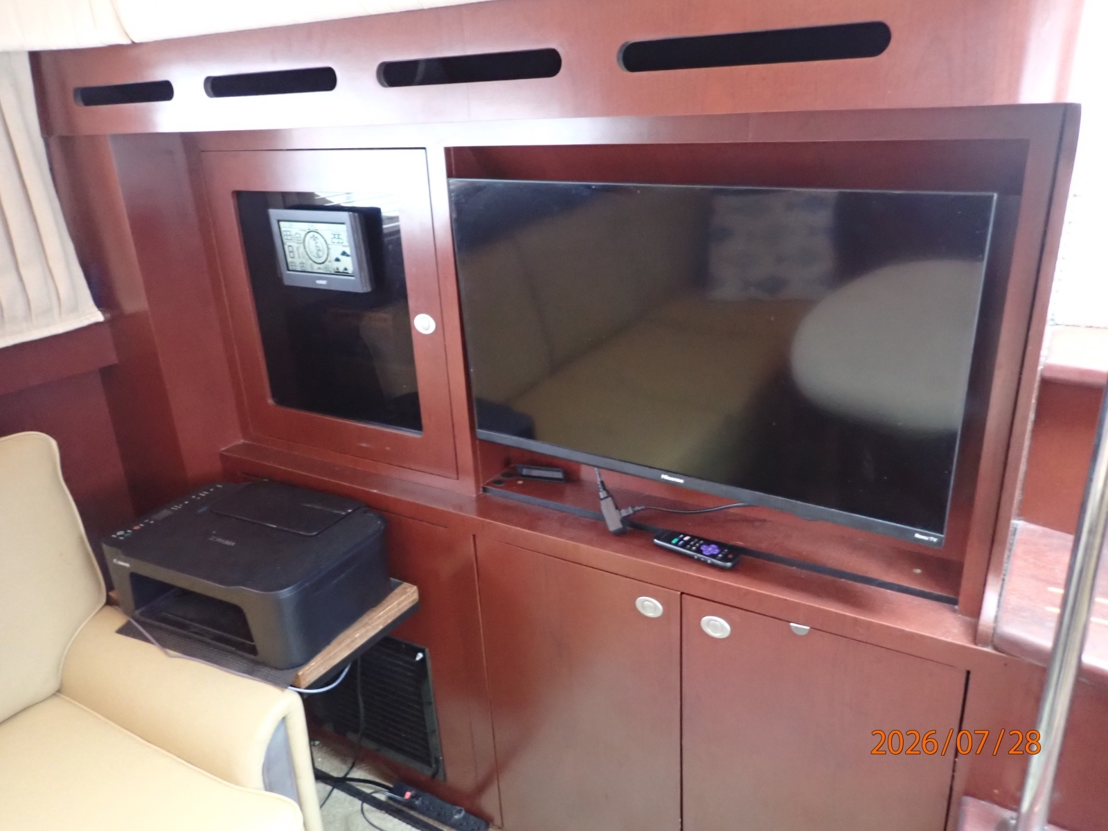 40' Sea Ray salon starboard aft