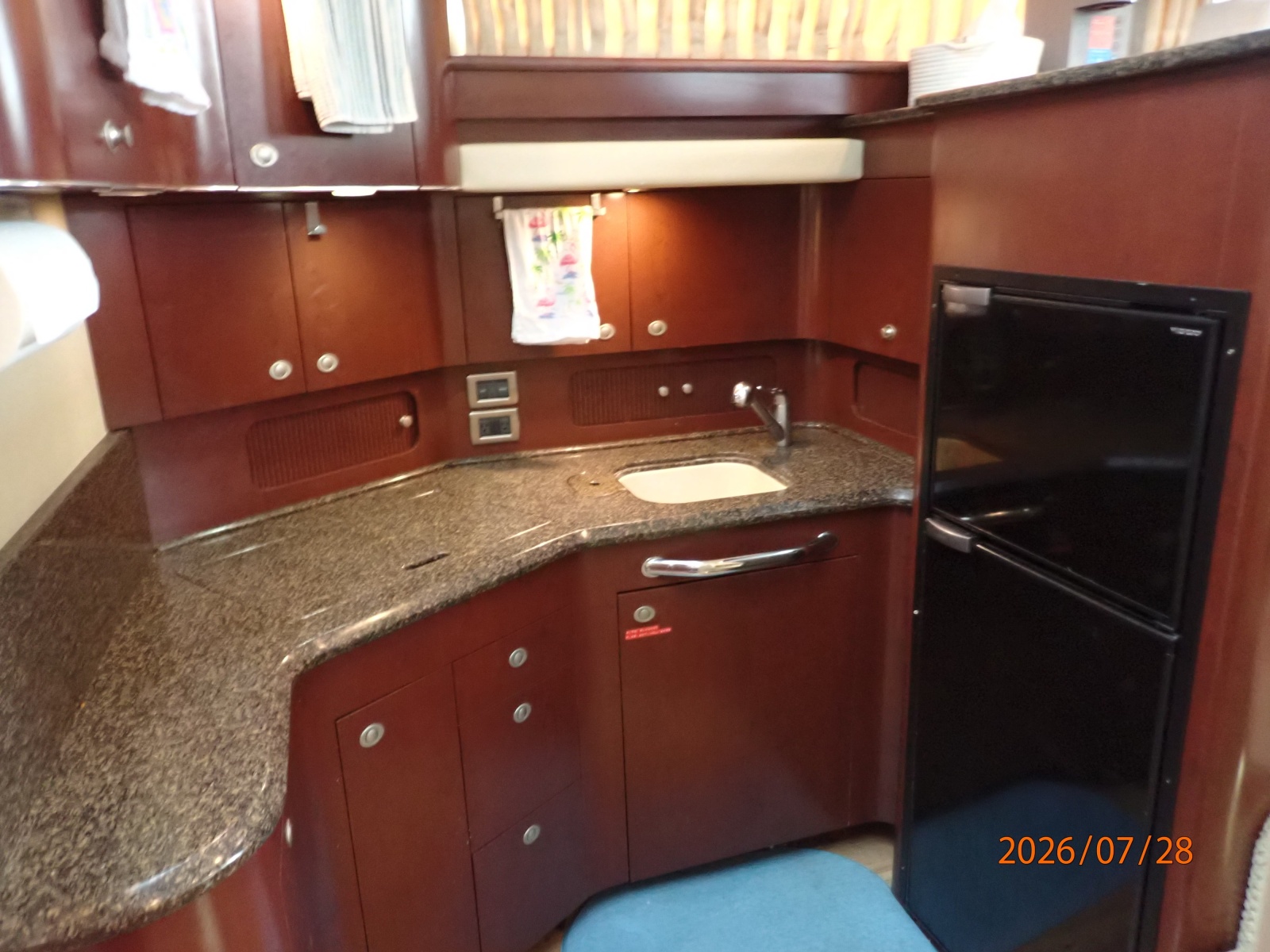 40' Sea Ray galley2
