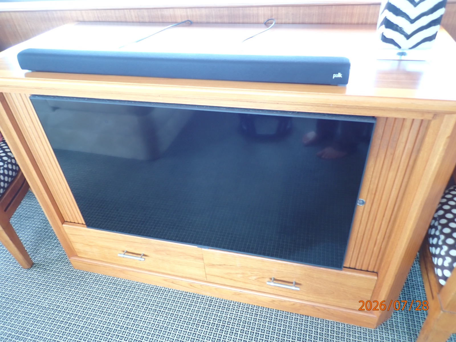 54' Hatteras salon TV