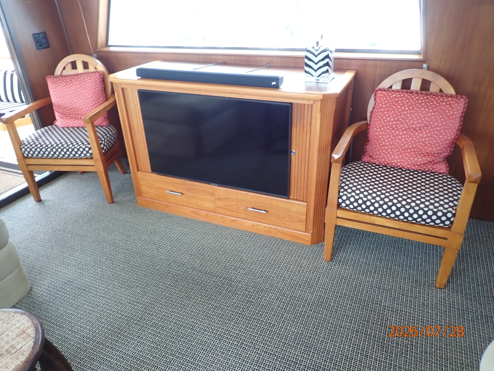 54' Hatteras salon port seating