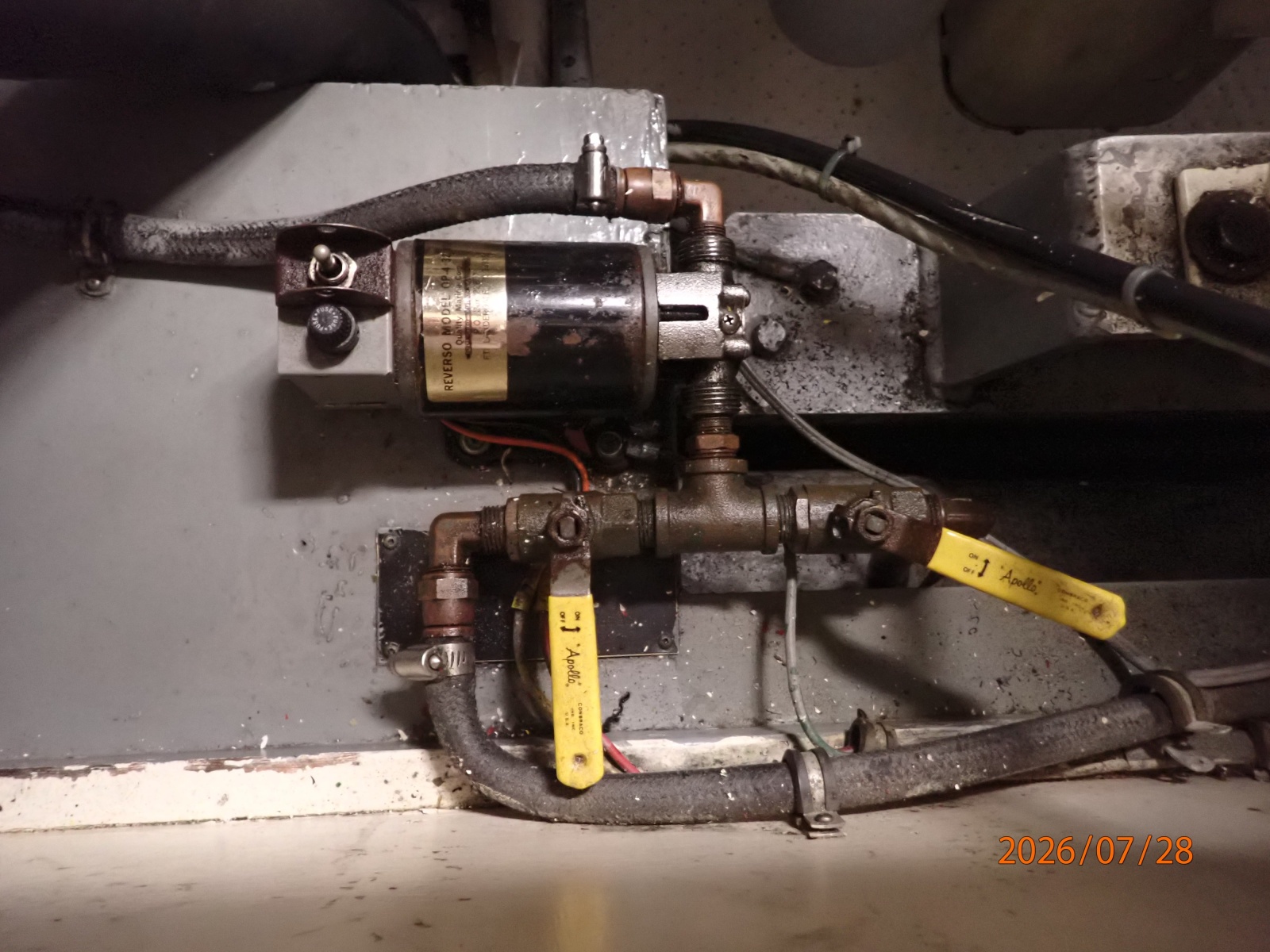54' Hatteras main engines oil change system