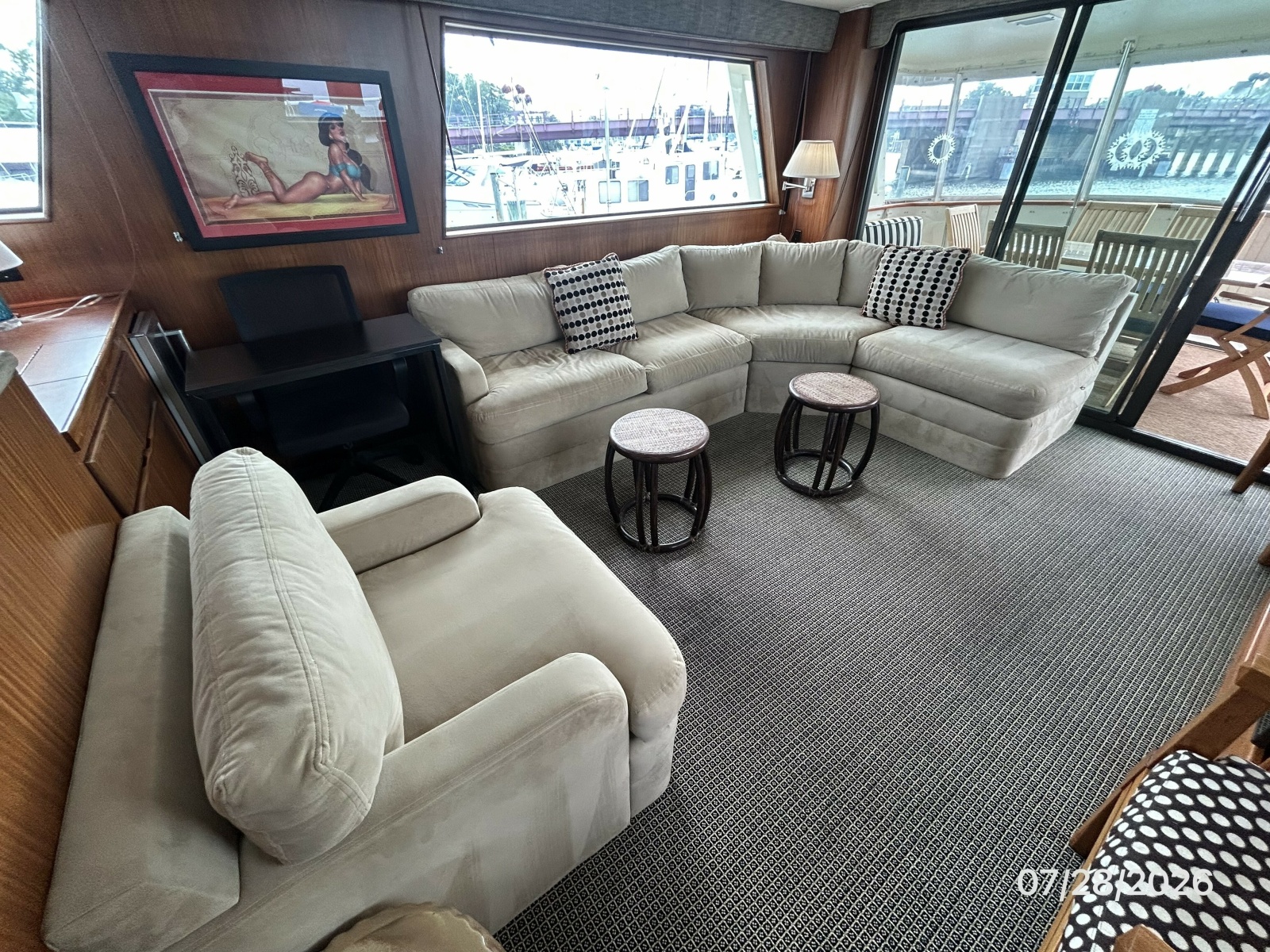54' Hatteras salon starboard seating