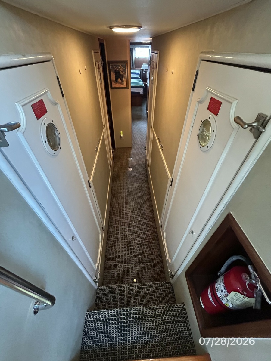 54' Hatteras companionway aft