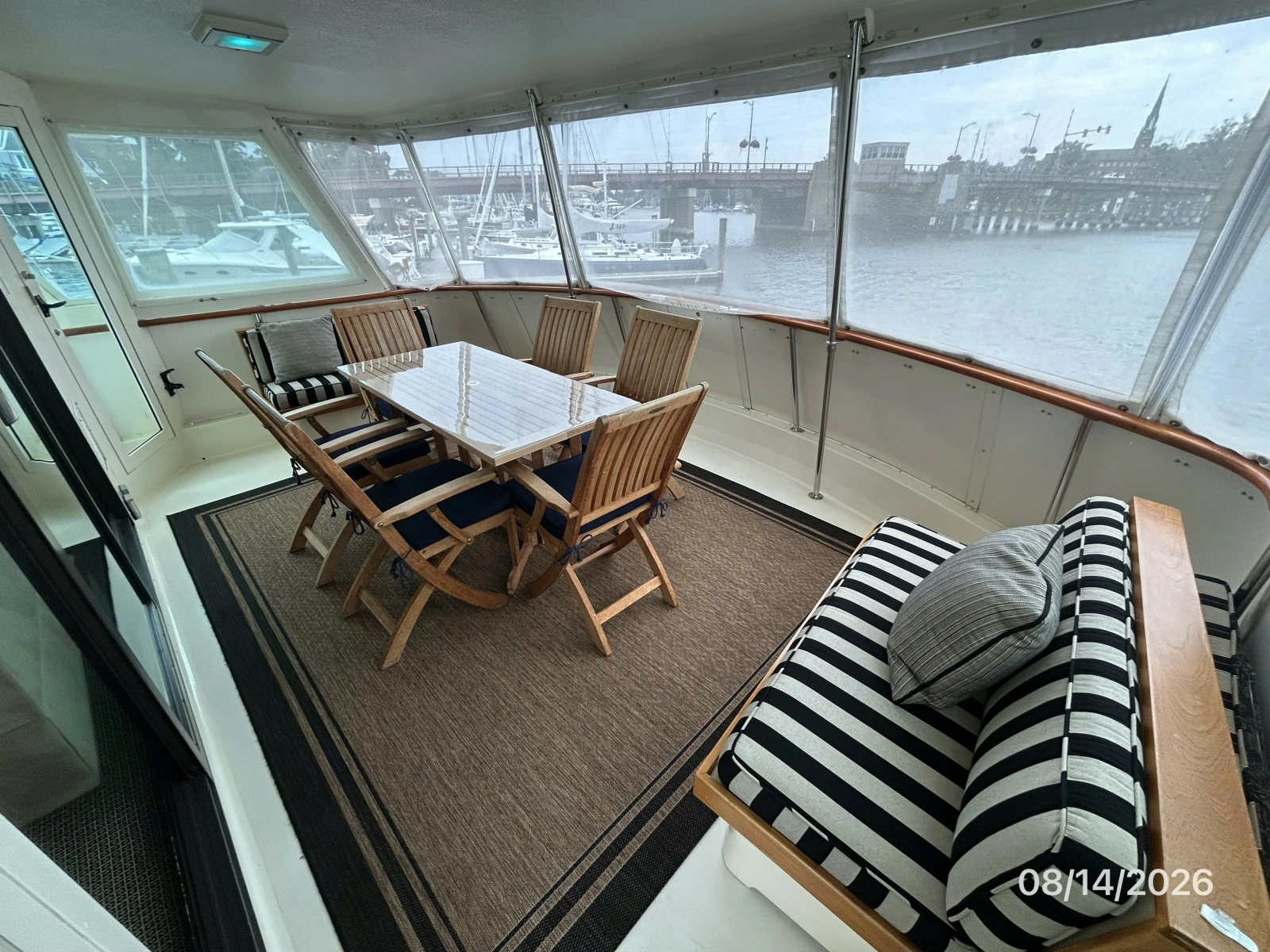 54' Hatteras aftdeck1