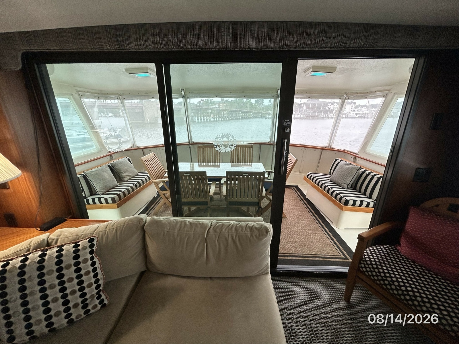 54' Hatteras salon to aftdeck vie