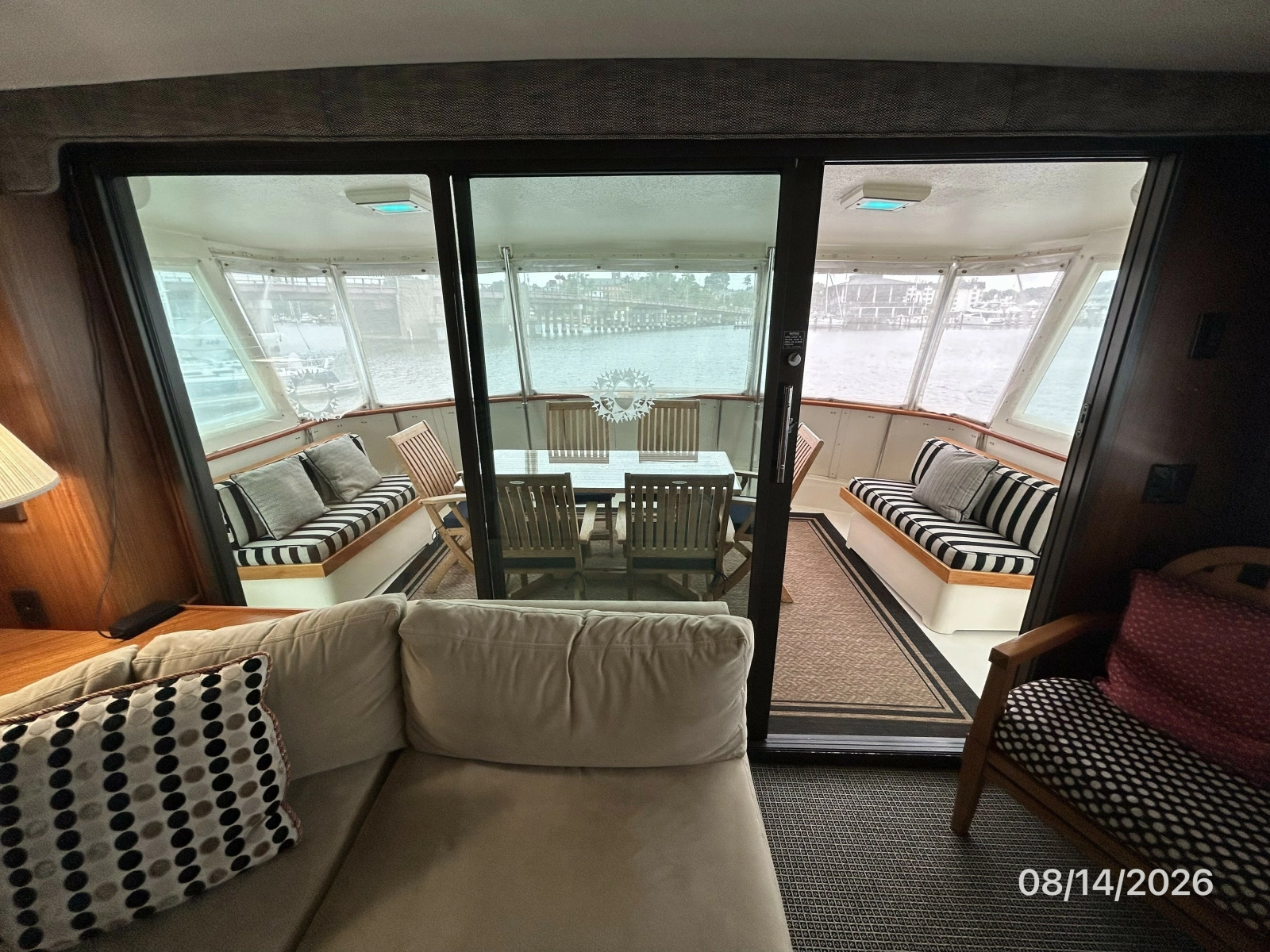 54' Hatteras salon to aftdeck vie