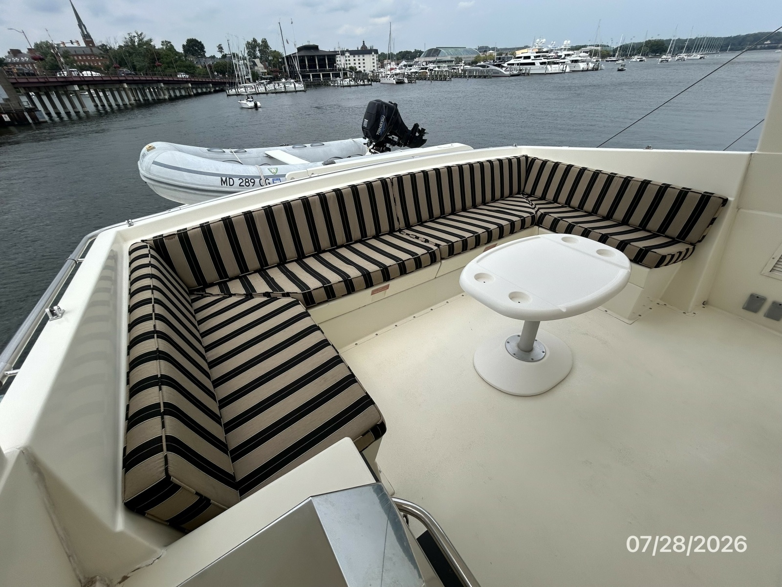 54' Hatteras flybridge aft seating
