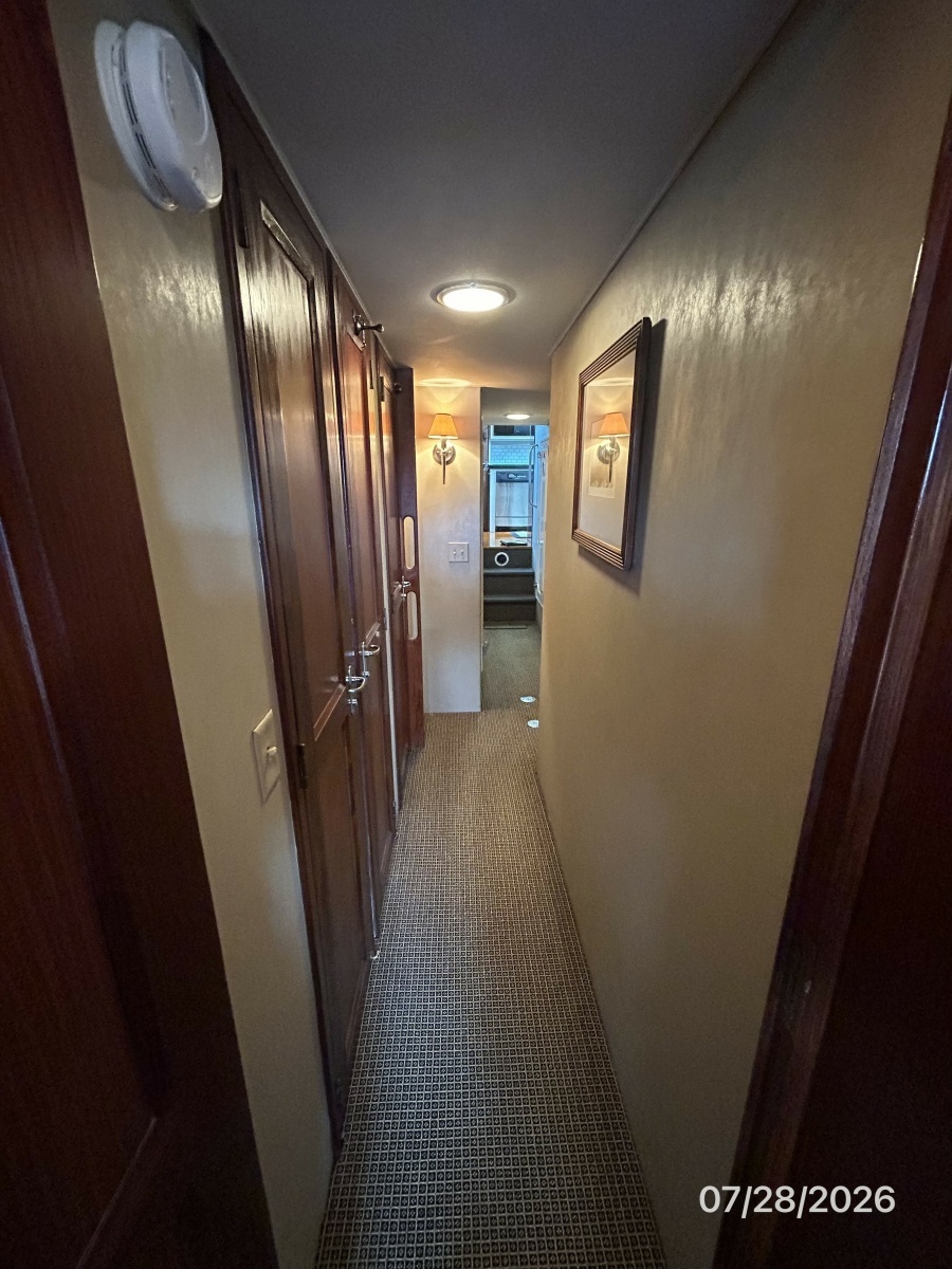 54' Hatteras companionway forward
