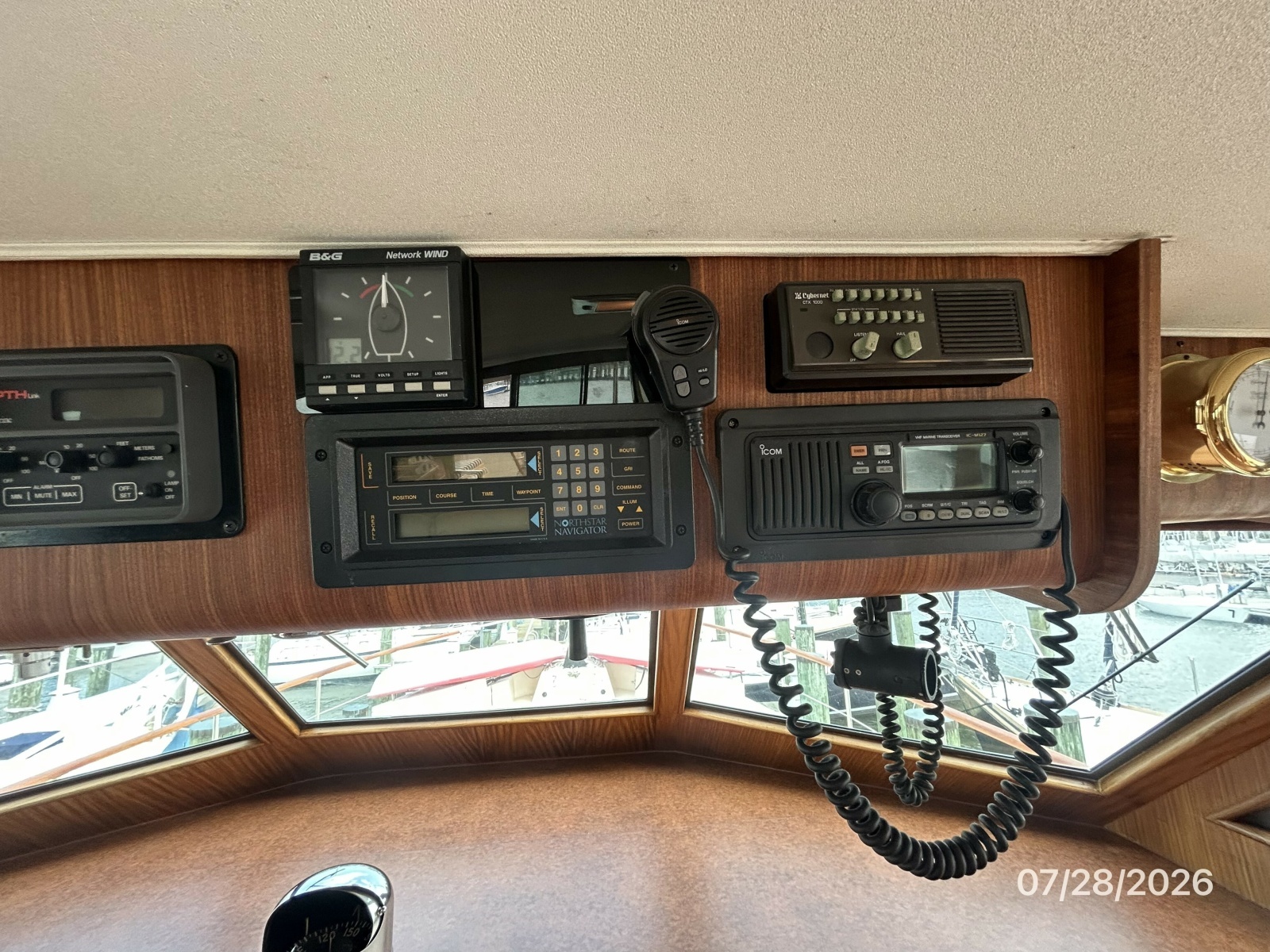 54' Hatteras pilothouse electronics3