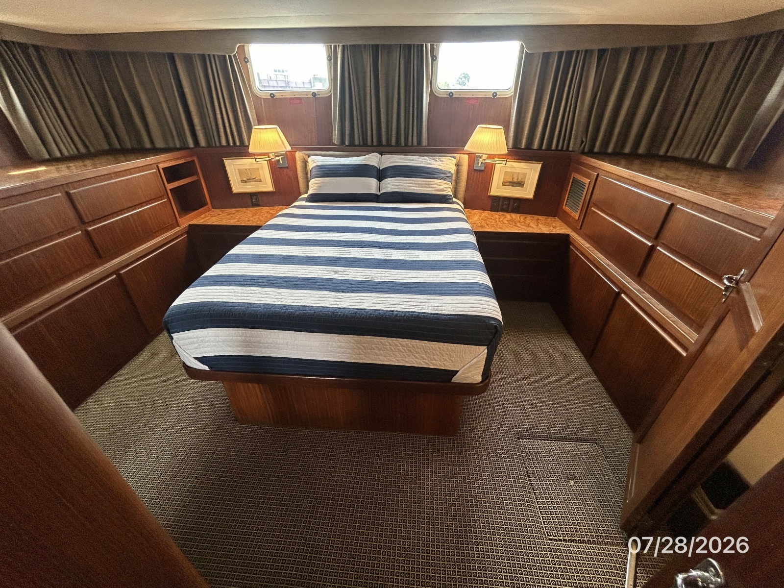 54' Hatteras master stateroom