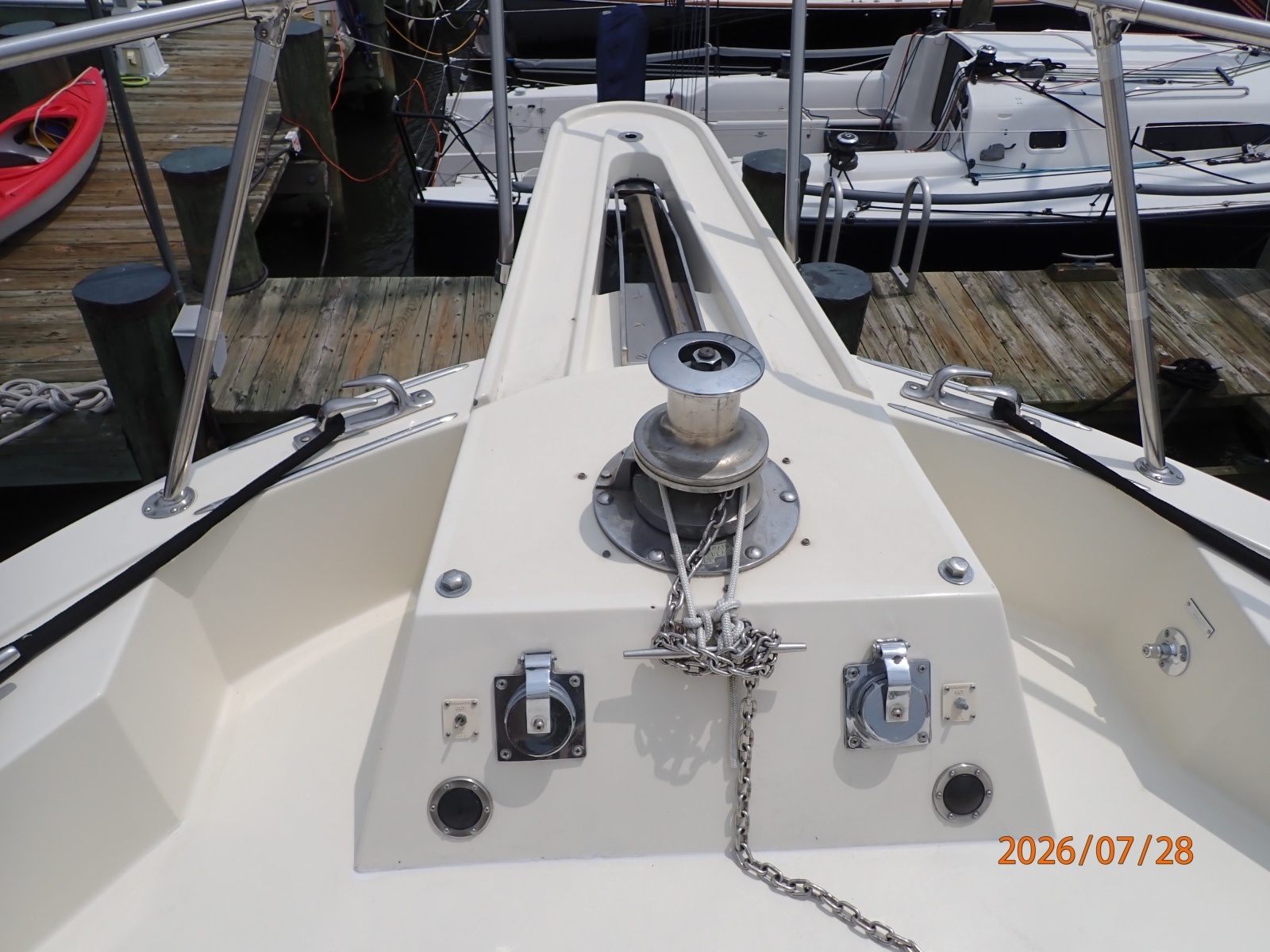 54' Hatteras anchor windlass2