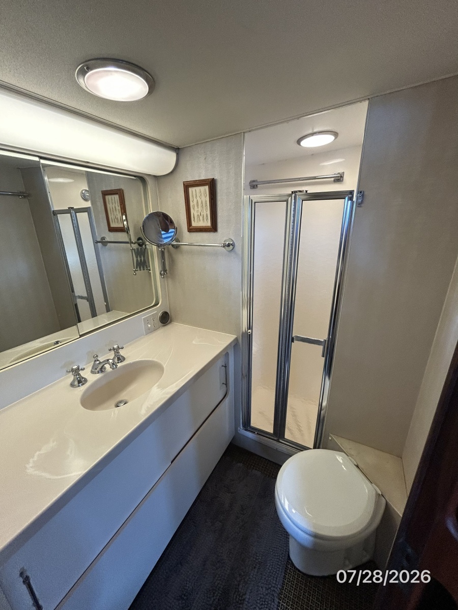 54' Hatteras master stateroom head