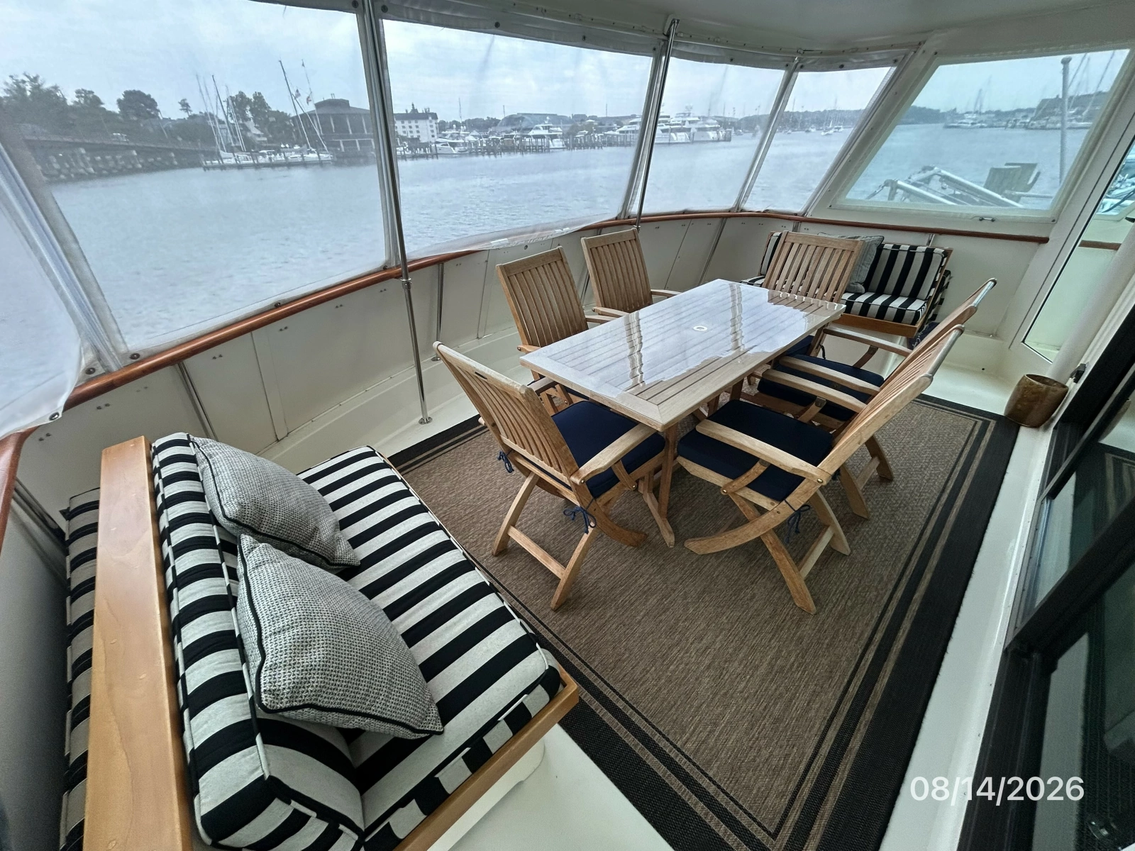 54' Hatteras aftdeck2