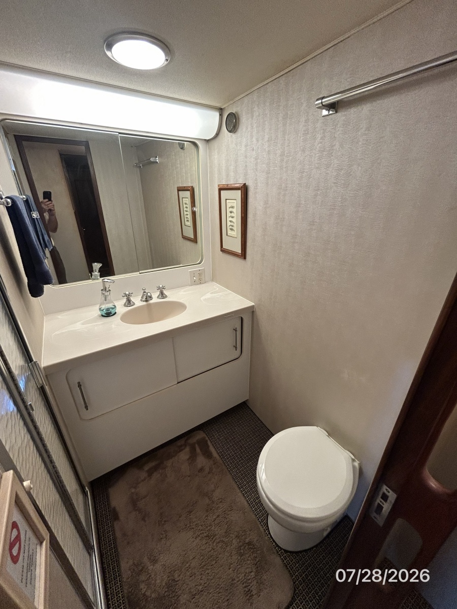54' Hatteras port guest head