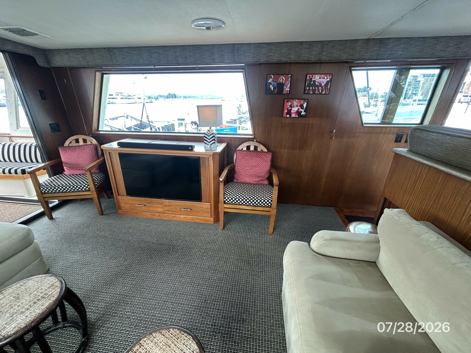 54' Hatteras salon port
