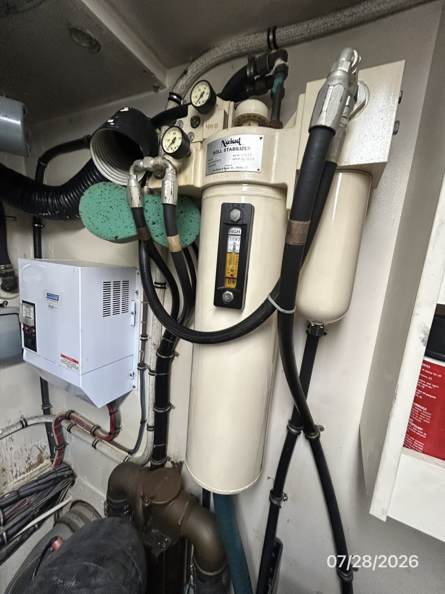 54' Hatteras stabilizer system