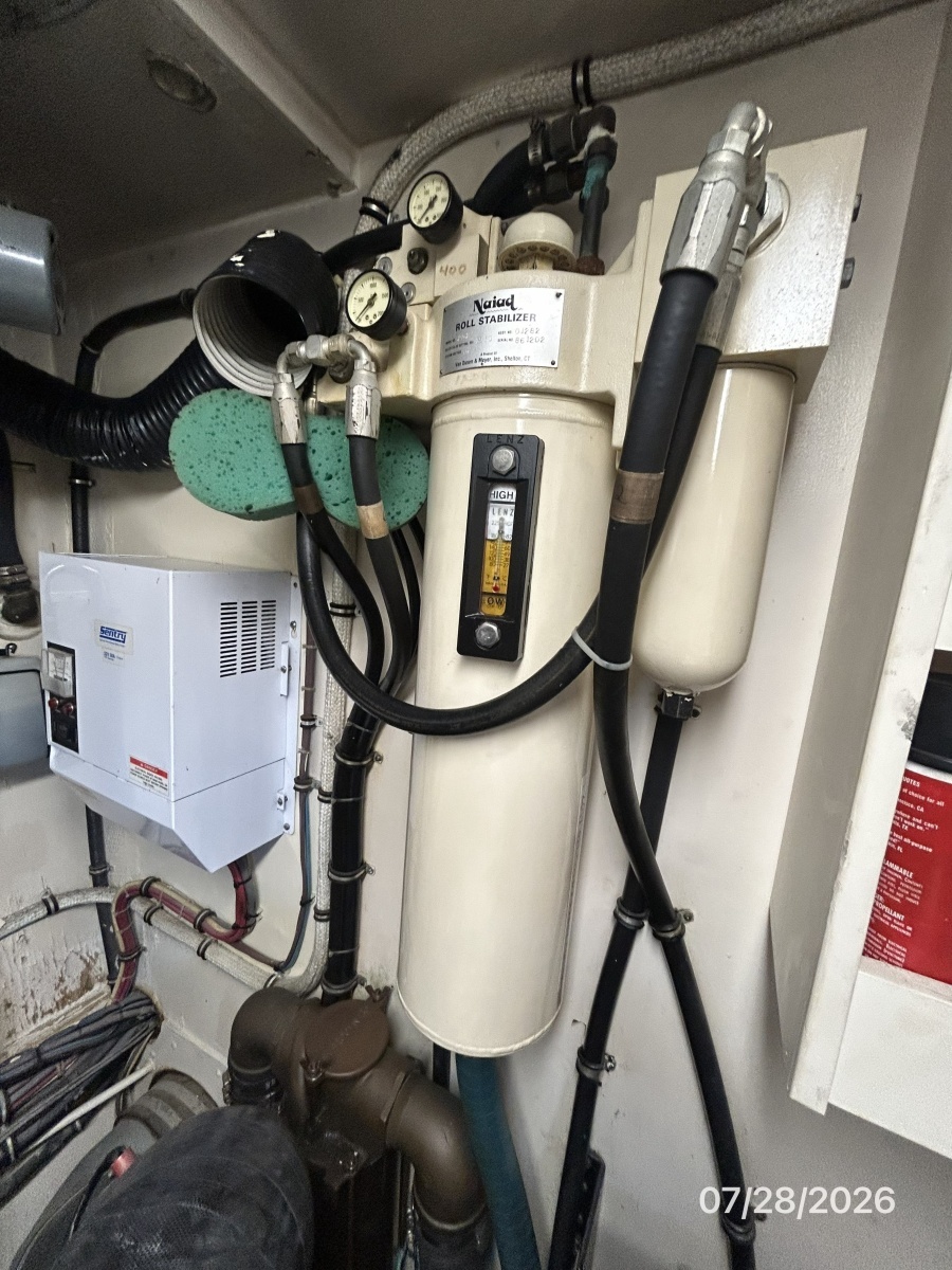 54' Hatteras stabilizer system