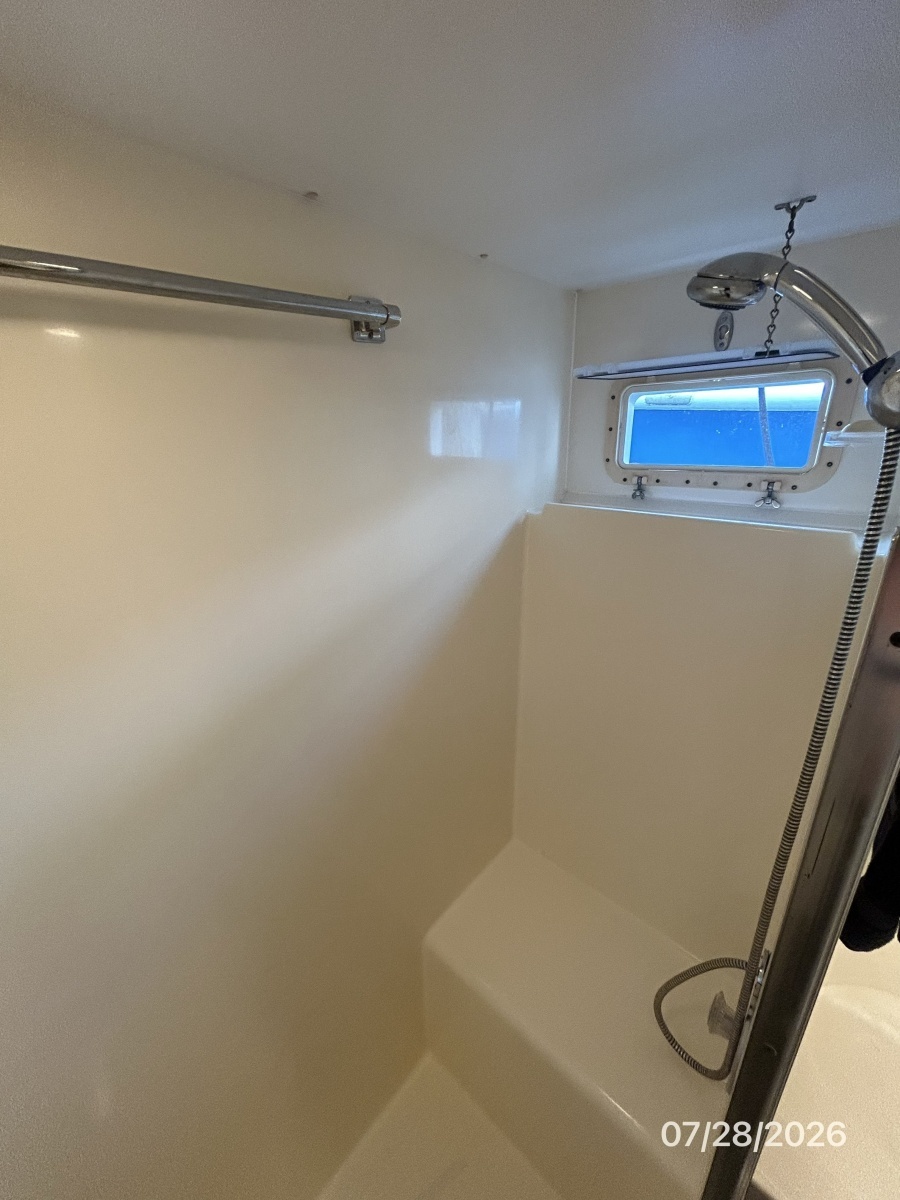 54' Hatteras port guest shower