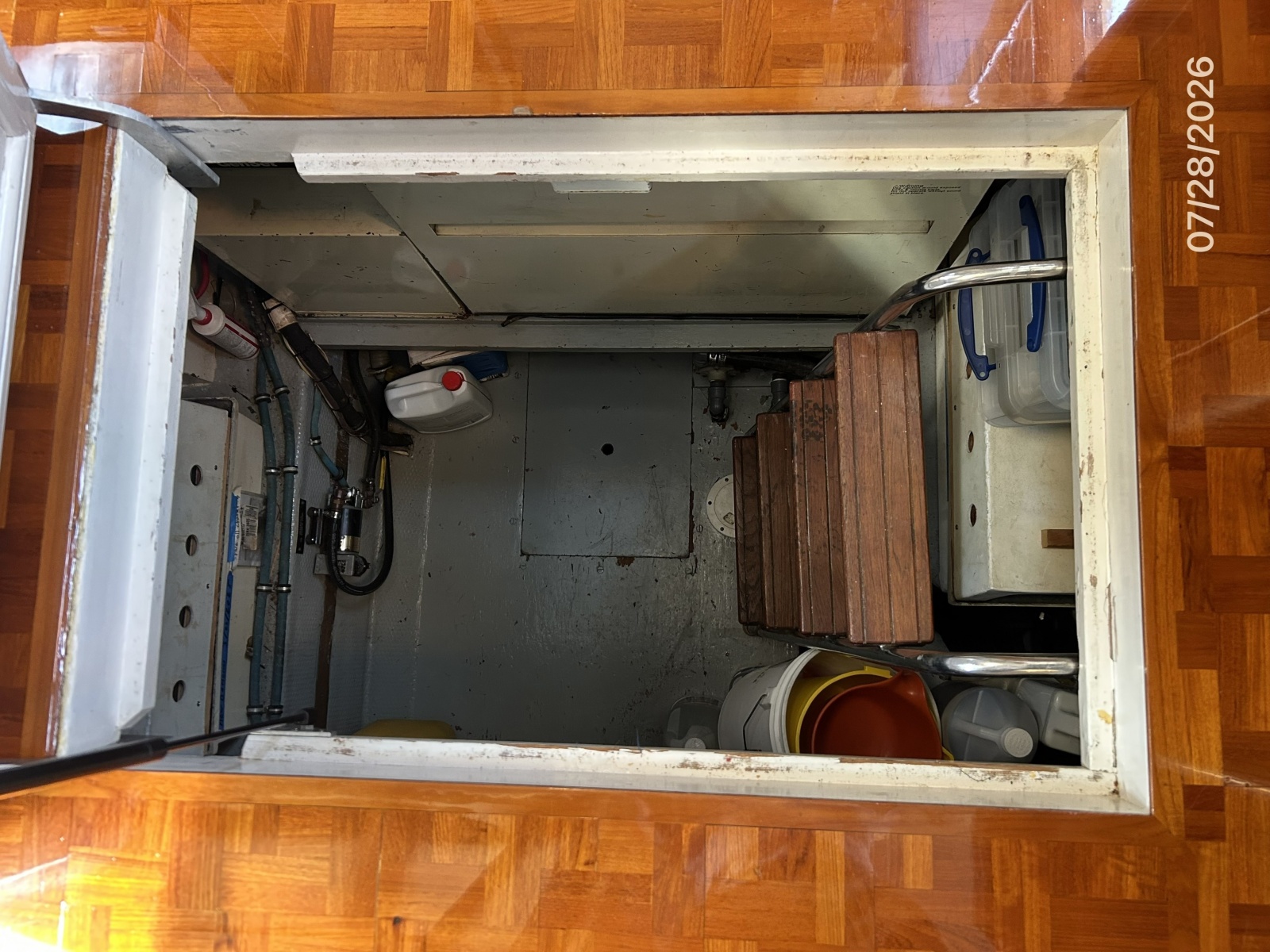 54' Hatteras generator room access