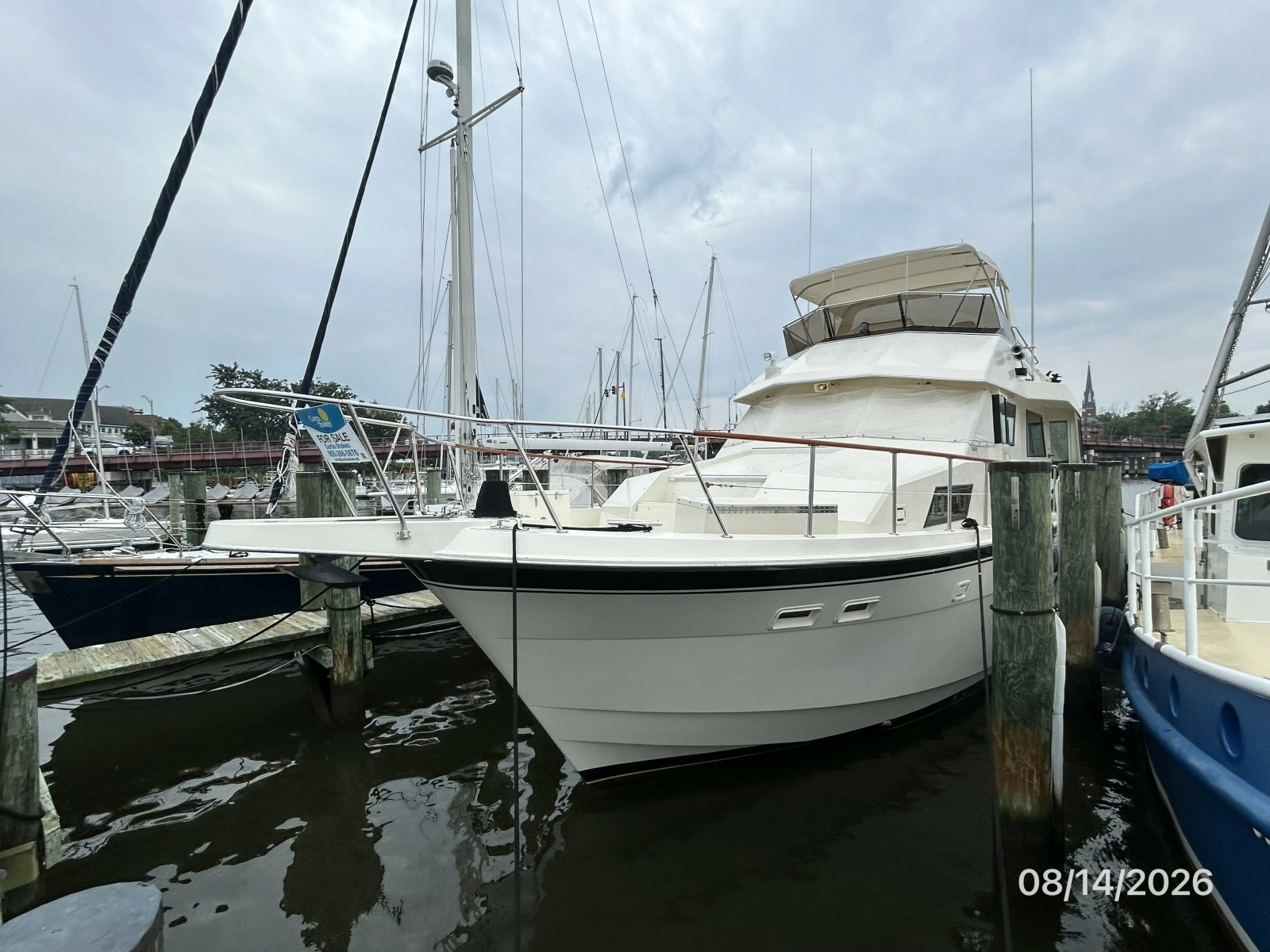 54' Hatteras port forward profile