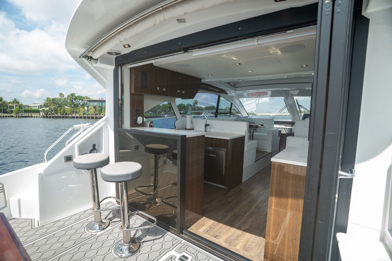 2023 Cruisers Yachts 50 C